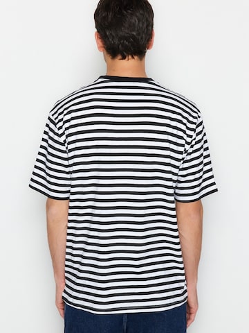 Trendyol T-Shirt in Schwarz