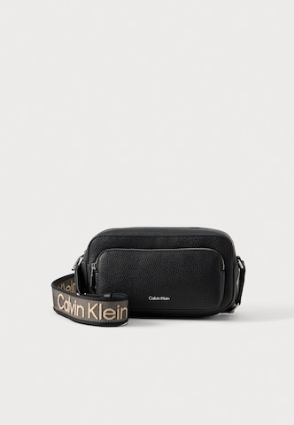 Calvin Klein Τσάντα ώμου σε μαύρο: μπροστά