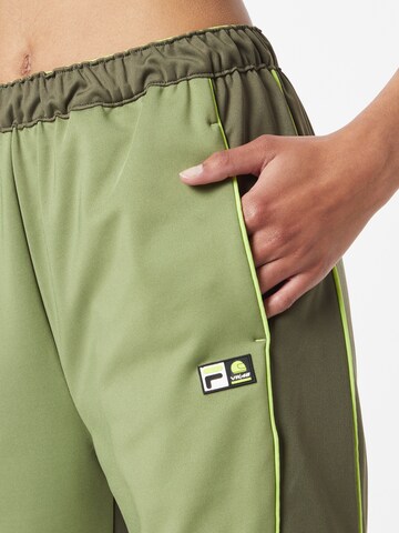 Tapered Pantaloni di FILA in verde