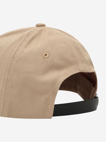 Cappello da baseball 'PYRAMID PLAQUE' di Calvin Klein in marrone
