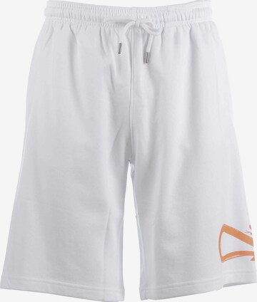 Lyle & Scott Pants in White: front