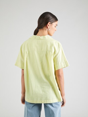 LEVI'S ® - Blusa 'Ari Short Sleeve Resort Shirt' en amarillo