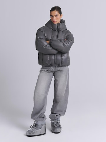 AEMMI Zimní bunda 'OVERSIZED RECYLED DOWN PUFFER JACKET' – šedá