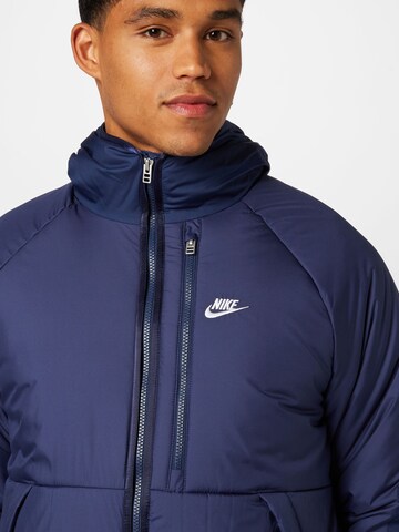 Nike Sportswear Weatherproof jacket in Blue