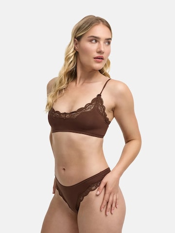 String 'Lace Tanga' cfab (formerly creamy fabrics) en marron