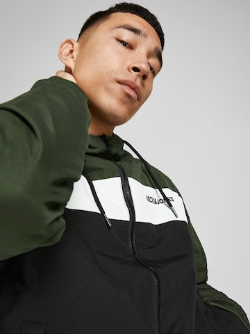 JACK & JONES Φθινοπωρινό και ανοιξιάτικο μπουφάν 'Rush' σε πράσινο