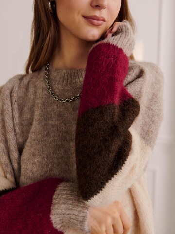 Guido Maria Kretschmer Women Sweater in Beige