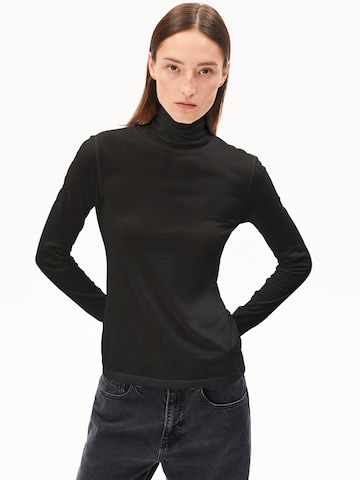 T-shirt ARMEDANGELS en noir : devant