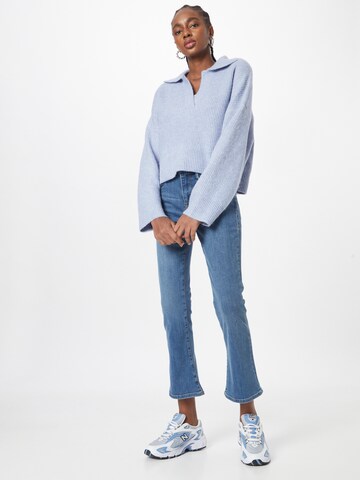 FRAME Bootcut Jeans in Blau