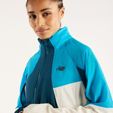 new balance - Chaqueta deportiva en azul