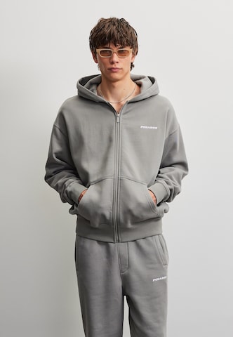 Pegador Sweatjacke in Grau: Vorderseite