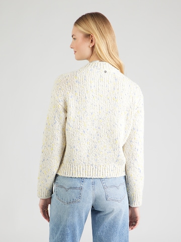 Geacă tricotată de la Rich & Royal pe bej