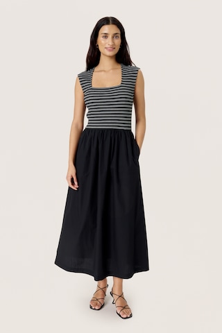 Robe 'Simone Phoebe' SOAKED IN LUXURY en noir