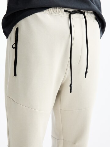 Tapered Pantaloni di Pull&Bear in beige