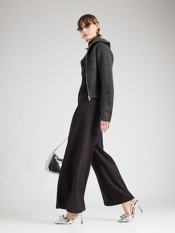 WEEKDAY Широки крачоли Панталон с ръб 'Dione' в черно