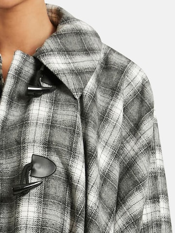 MADELEINE Cape in Grey