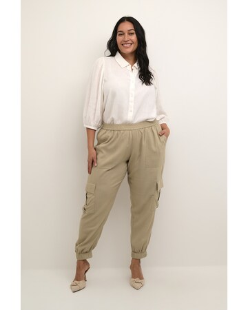 Loosefit Pantaloni cargo 'Mille' di KAFFE CURVE in beige