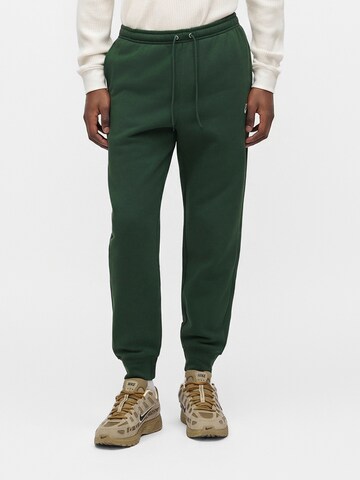 Nike Sportswear Tapered Nadrág 'CLUB' - zöld: elől