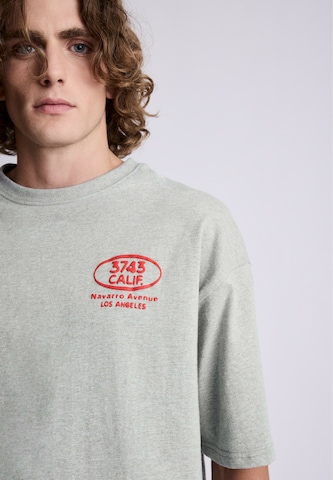Pull&Bear T-shirt i grå
