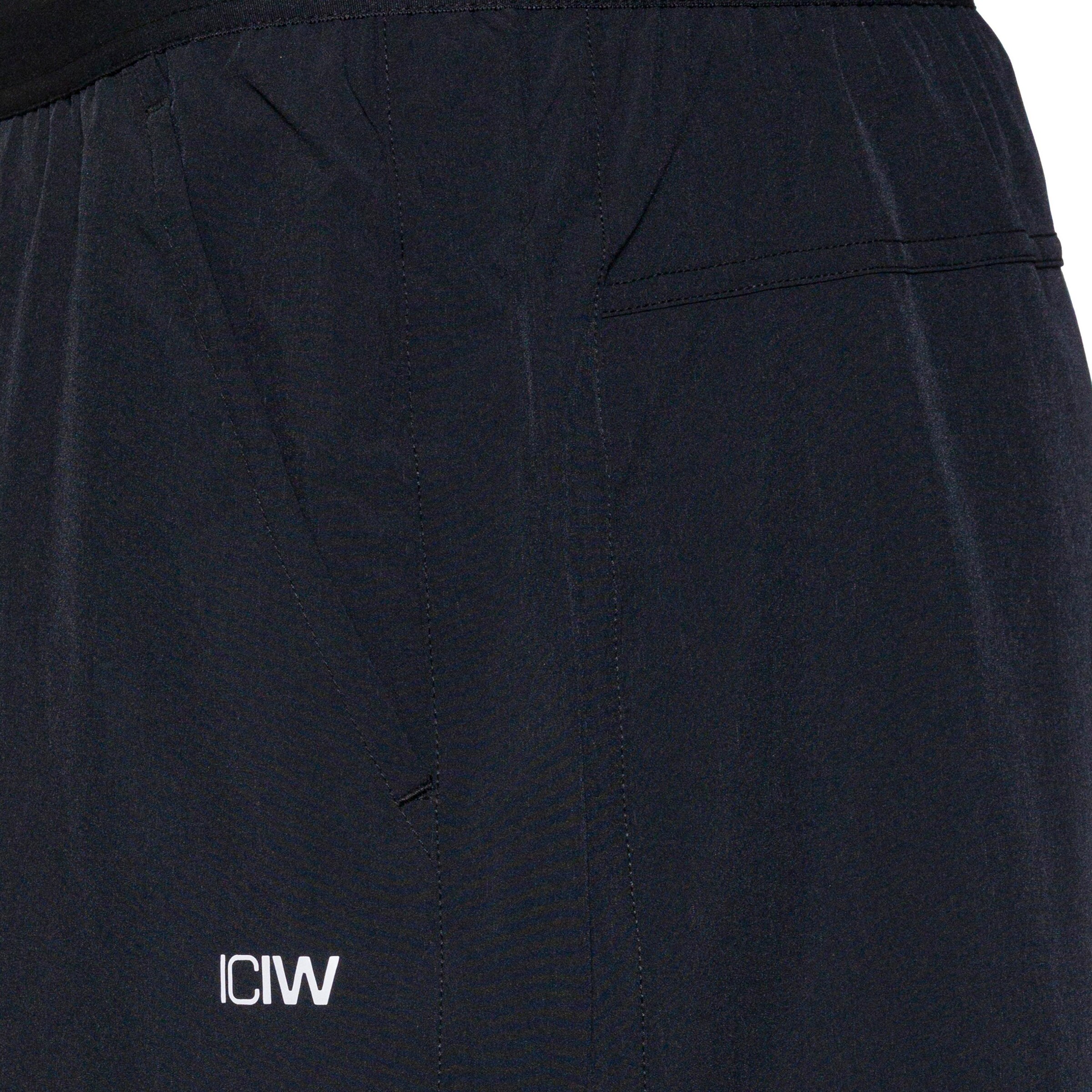 ICANIWILL Regular Sportshorts in Schwarz