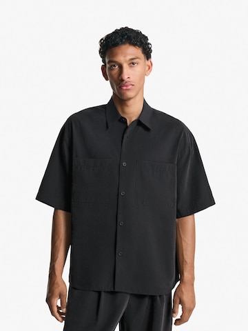 Bershka Comfort fit Button Up Shirt in Black: front