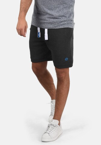 !Solid Regular Sweatshorts in Grau