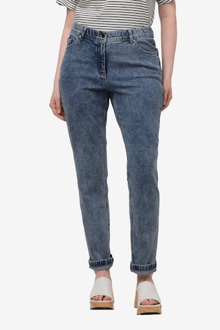 Ulla Popken Regular Jeans in Blauw: voorkant