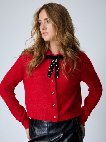 Next Cardigan i rød: forside
