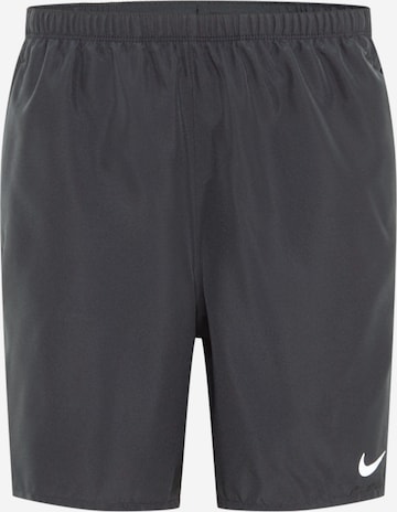 NIKE Regular Sportshorts in Schwarz: predná strana