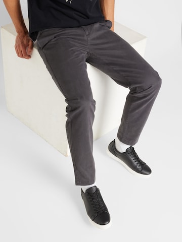KnowledgeCotton Apparelregular Chino hlače 'Chuk' - siva boja: prednji dio