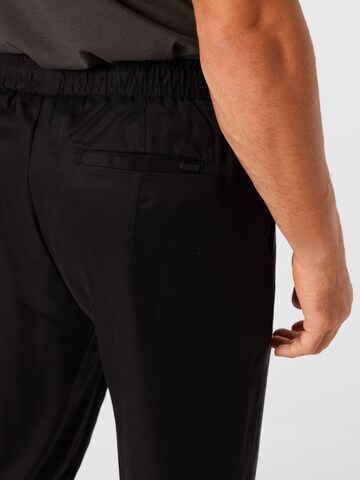 Loosefit Pantalon 'Kaylen' tigha en noir