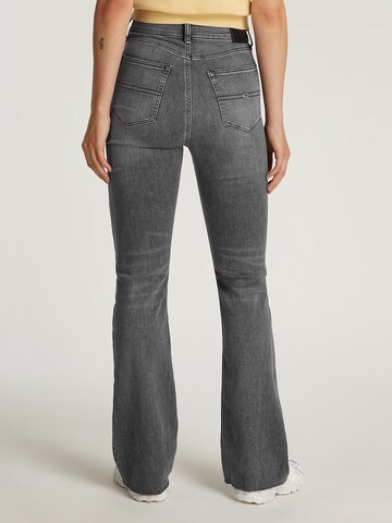 Tommy Jeans Flared Jeans 'Sylvia' in Grey