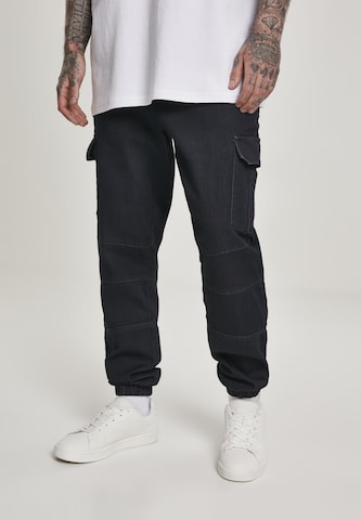 Urban Classics Regular Cargo Jeans in Black: front