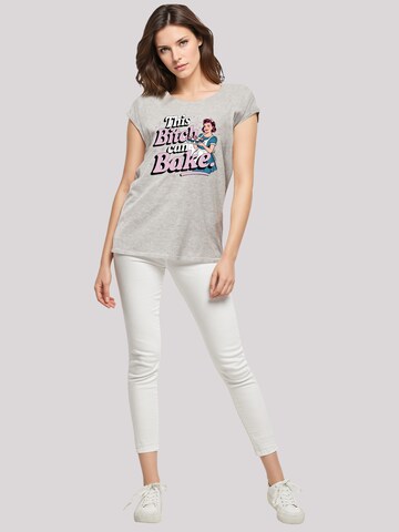 T-shirt 'Vintage Pin Up Bäckerin' F4NT4STIC en gris