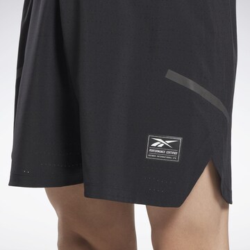 regular Pantaloni sportivi di Reebok in nero