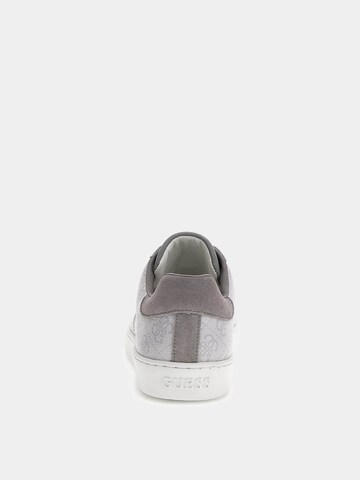 GUESS Sneaker 'Nola' in Grau