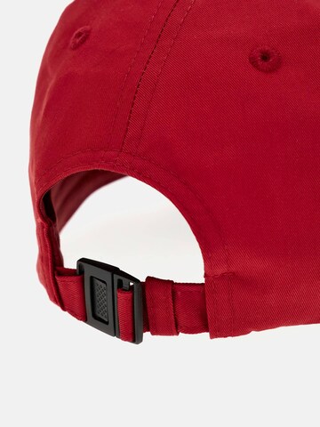GUESS Hat in Red