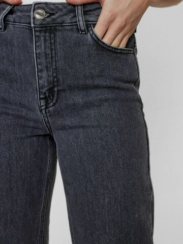 NÜMPH Regular Jeans ' NUTORONTO ' in Grau