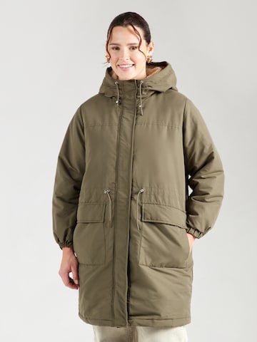 Vero Moda Curve Winterparka 'VMCALMA' in Grün: Vorderseite