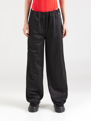 Loosefit Pantalon Calvin Klein Jeans en noir : devant