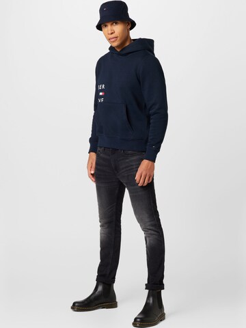 TOMMY HILFIGER Mikina – modrá