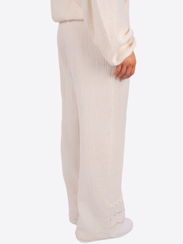 Seasons of April Wide leg Broek ' Ines' in Beige