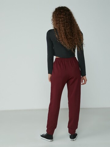 C&City Tapered Trousers in Red