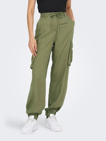 ONLY Tapered Cargo Pants in Green: front