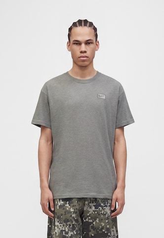 Nike Sportswear Футболка в Серый: спереди
