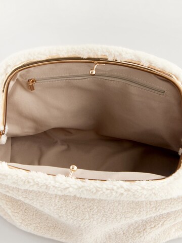 Clutch de la Next pe alb