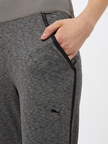 Slimfit Pantaloni sportivi di PUMA in grigio