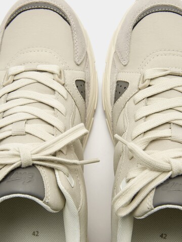 Pull&Bear Sneaker in Beige