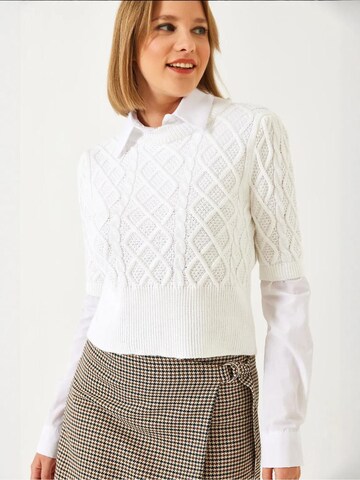 Bianco Lucci Sweater in White