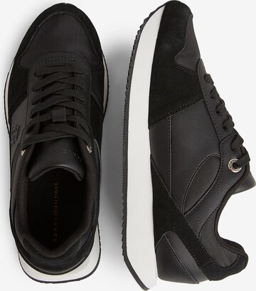 TOMMY HILFIGER Sneaker in Schwarz